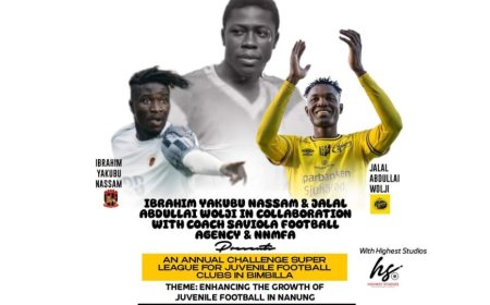 Yakubu Nassam and Jalal Abdulai supports Ghanaian football legend Amusa Gbadamosi, with a generous cash gift and essential provisions.