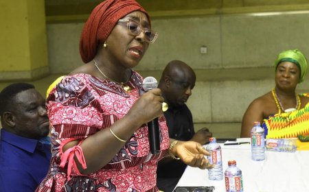 HON. MINISTER MEETS WITH THE LEADERSHIP OF THE GHANA NATIONAL ASSOCIATION OF QUEENMOTHERS