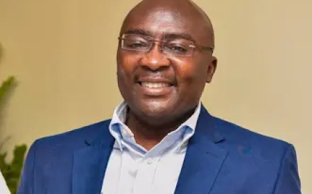 Dr. Bawumia Donates GH¢200,000 and 1,000 Bags of Cement to Adum Traders Affected by Fire