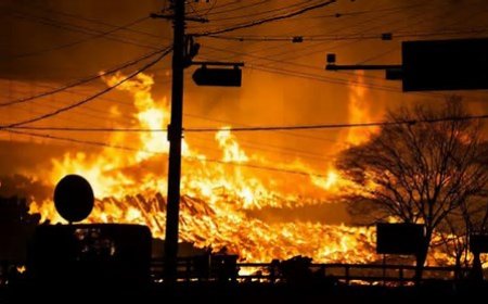 BREAKING NEWS Lartebiokorshie; Massive Fire Ravages, Seven Houses Destroyed, Firefighter Injured