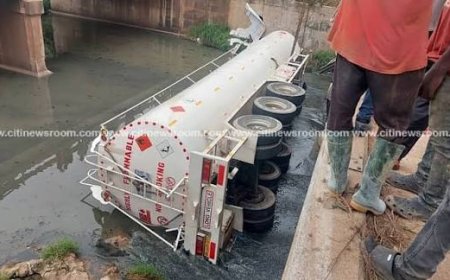 Tanker Accident at Teacher Mante: Residents Risk Lives to Siphon Fuel